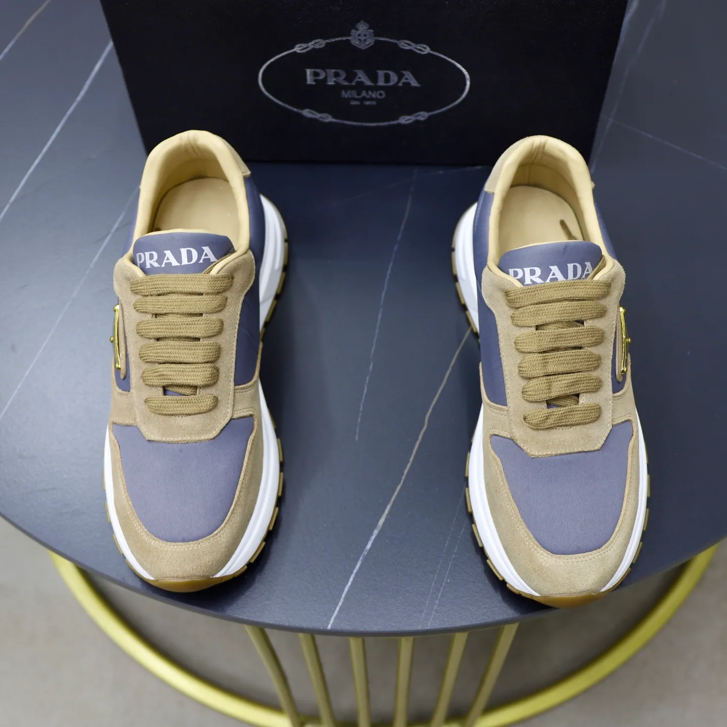 Men's shoes 💰462💰🙅‍♂️🙅‍♂️🙅‍♂️ Brand: PRADA Standard code: 38–44 (45 can be customized) Grade: Same as the official website Material: Original cowhide fabric Comfortable sheepskin lining Lightweight and wear-resistant outsole Style category: Men's fashionable casual shoes and boots Running sneakers Distinguished luxury brand elements Top luxury Color: actual picture color
